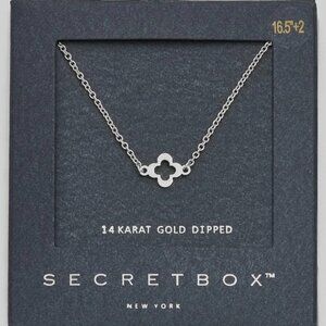 14K WHITE GOLD CLOVER NECKLACE